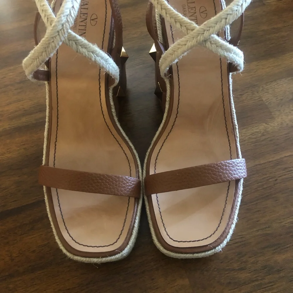 NIB $1150 Valentino Garavani Roman Stud Quilted Wedge Espadrilles in size 8/38!